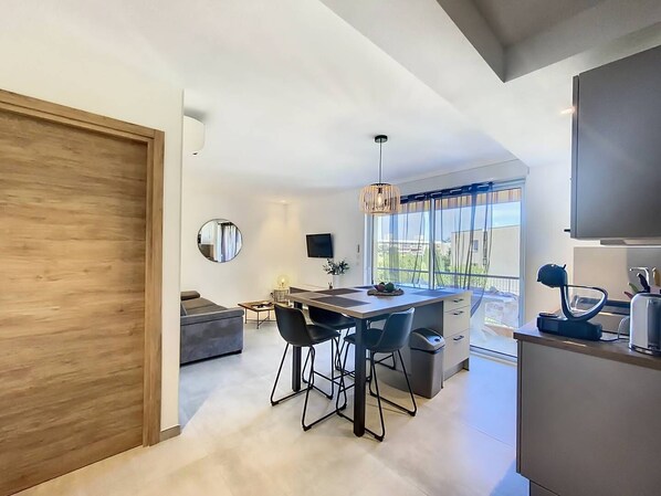 Interior - New T2 apartment for 4 people in residence with swimming pool (SAINTE MAXIME)