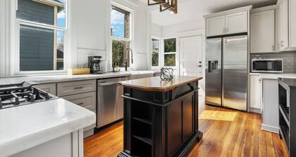 Northwest Retreat with Cedar Hot tub