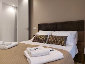 2 bedrooms, free WiFi, bed sheets - A-Liris Holiday Apartments 50m from the beach (Nazaré)
