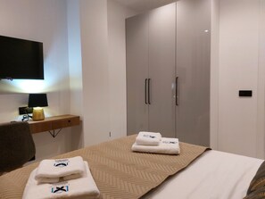2 bedrooms, free WiFi, bed sheets - A-Liris Holiday Apartments 50m from the beach (Nazaré)
