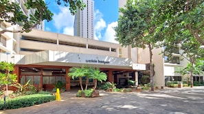 Exterior - 21st Floor Ocean view unit at The Waikiki Banyan (Honolulu)