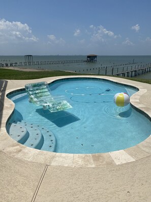 Outdoor pool, a heated pool - On the bay, private pier, private heated pool, close to Kemah (Bacliff)