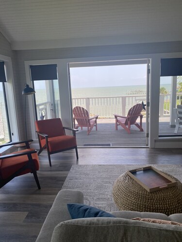 On the bay, private pier, private heated pool, close to Kemah