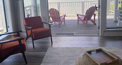 On the bay, private pier, private heated pool, close to Kemah