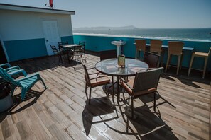 Outdoor dining - Trojan House Blue Suite (Ensenada)
