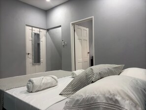 2 bedrooms, iron/ironing board, free WiFi, bed sheets