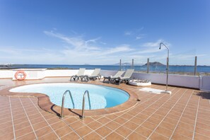 Indoor pool, outdoor pool - Villa Los Remos Beachfront, BBQ and heating pool (Corralejo)