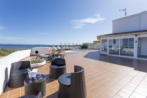 Pool - Villa Los Remos: on the beach, with a barbecue and heated pool (Corralejo)