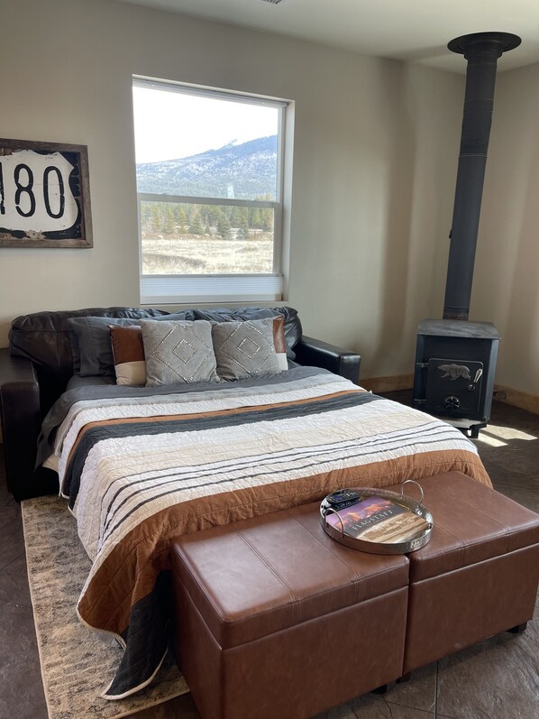 1 Schlafzimmer, Schreibtisch, Bügeleisen/Bügelbrett, Reisekinderbett