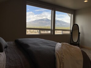 3 habitaciones, escritorio, tabla de planchar con plancha y wifi gratis