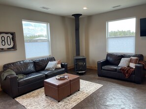 Smart-TV, Kamin, DVD-Player