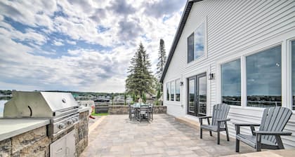 Newly Built Gilletts Lake Gem: Dock & Hot Tub