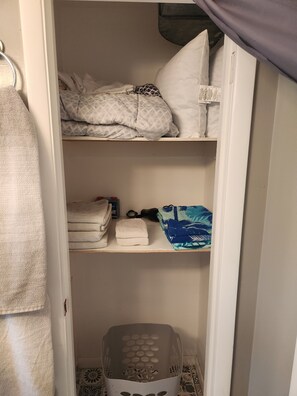 Interior - Welcoming, Wonderfully Cozy 1 bdrm Apt (Mason City)