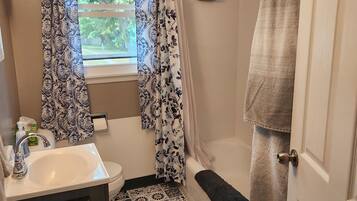 Combined shower/bathtub, hair dryer, towels, soap