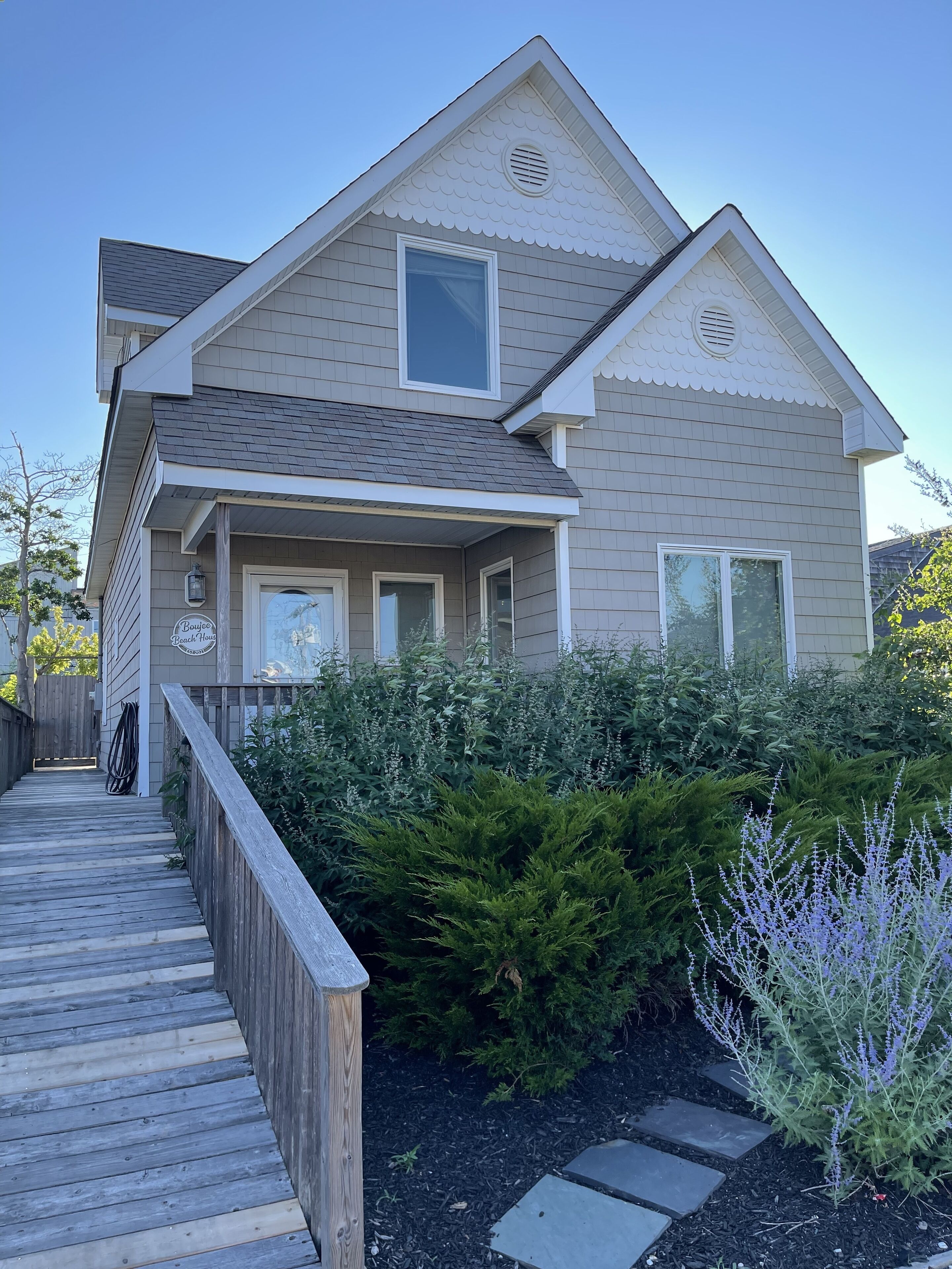 Boujee Beach House- just steps away from beach & town!