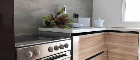 Réfrigérateur, micro-ondes, four, lave-vaisselle