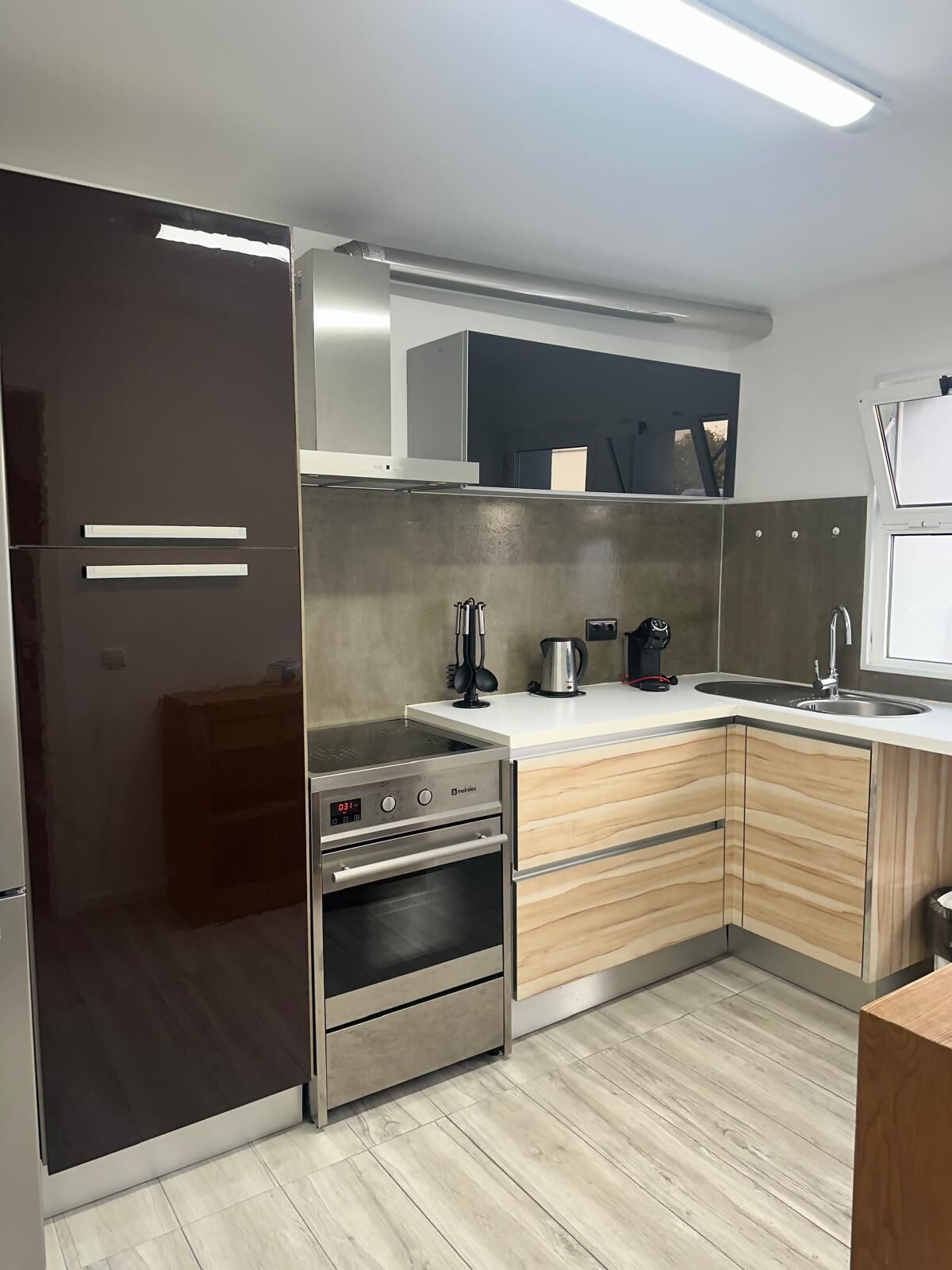 Réfrigérateur, micro-ondes, four, lave-vaisselle