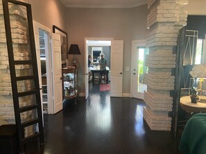 Interior - Lake House Mini-Resort (Rowlett)