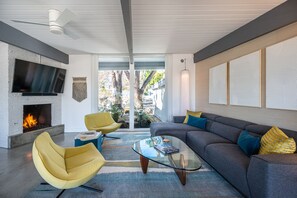 Smart TV, fireplace, books - Vista Olivera - hillside home in Palm Springs (Palm Springs)