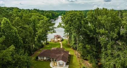 Abigail's Lake Haven by Lake Martin Vibe