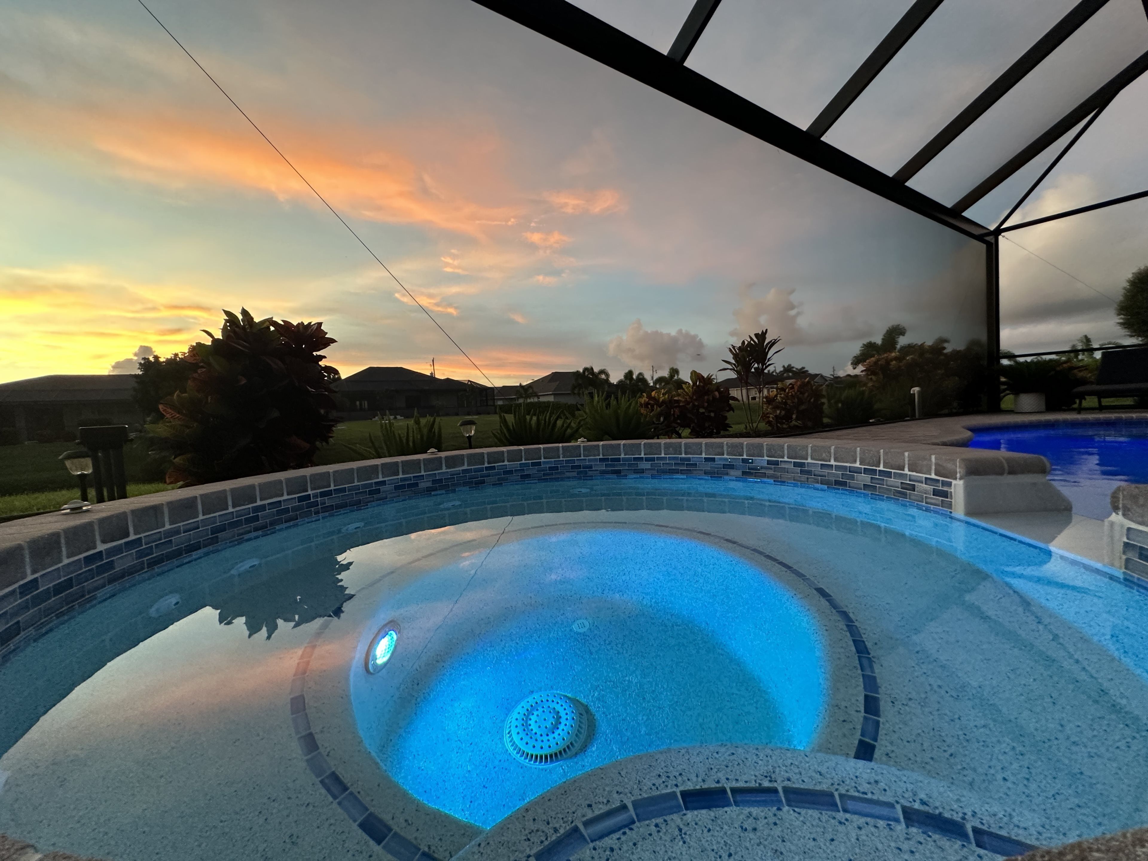 Experience Tropical Luxury at Casa Del Sol – Your Waterfront Paradise Awaits!