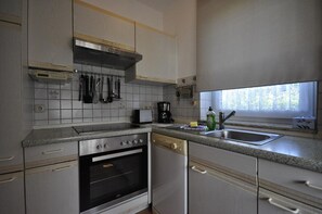 Mikrovågsugn, ugn och diskmaskin