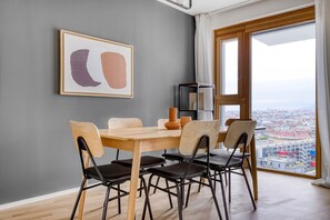 Dining - Amazing Favoriten 3BR w/ Gym, Lounge & Elevator nr Metro, by Blueground (Vienna)