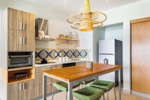 Fridge, microwave, oven, stovetop - Stylish Playa del Carmen Apt w/ Rooftop Pool (Playa del Carmen)