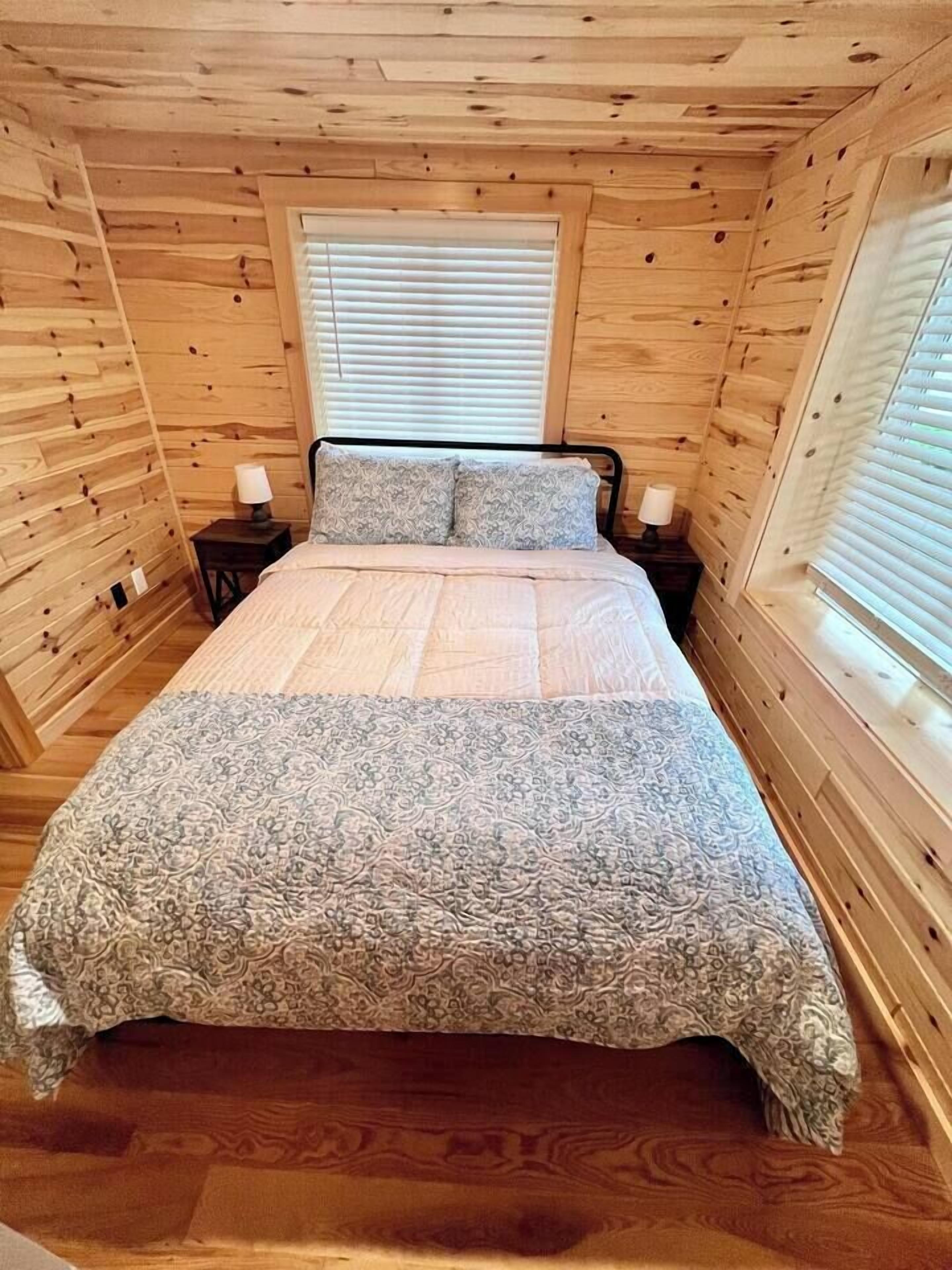 2 多间卧室、免费 WiFi、床单