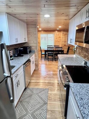 Fridge, microwave, oven, stovetop - Steps from the Village (Walloon Lake)