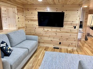 Smart TV - Steps from the Village (Walloon Lake)