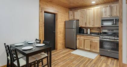 Hickory Suite · Romantic Getaway on Main Street - Hickory Suite