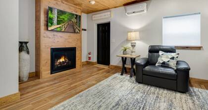 Hickory Suite · Romantic Getaway on Main Street - Hickory Suite