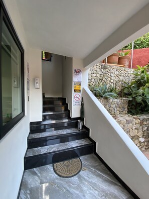 Entrada al alojamiento