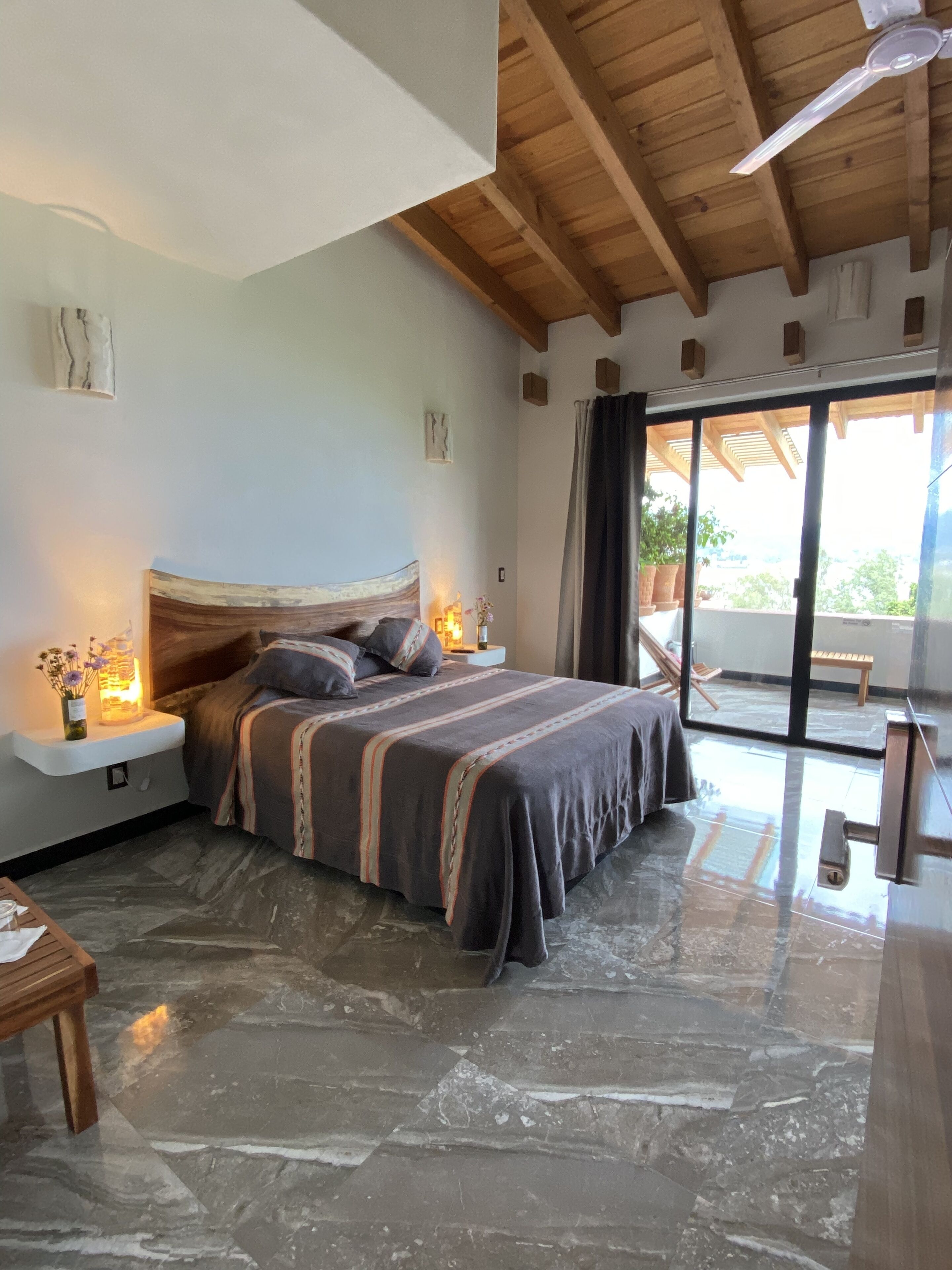 Habitación doble superior | Caja fuerte, mobiliario individual, cortinas opacas