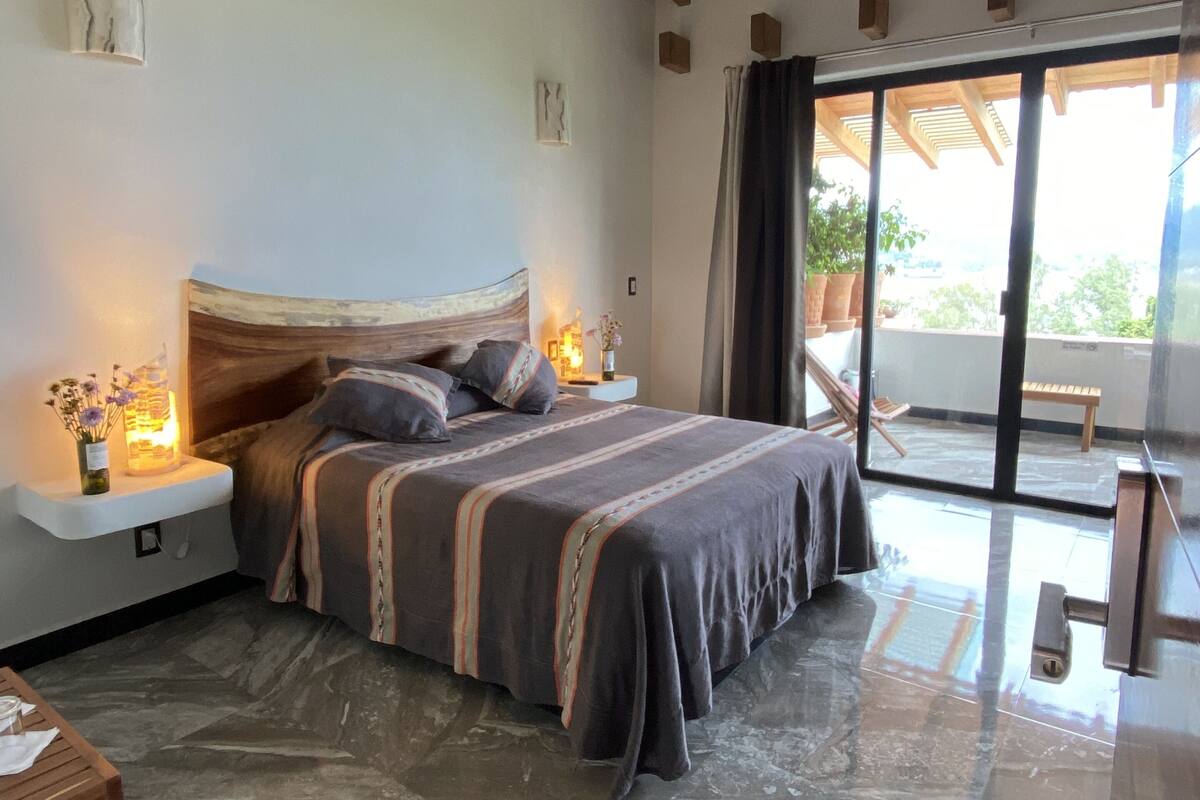 Habitación doble superior | Caja fuerte, mobiliario individual, cortinas opacas