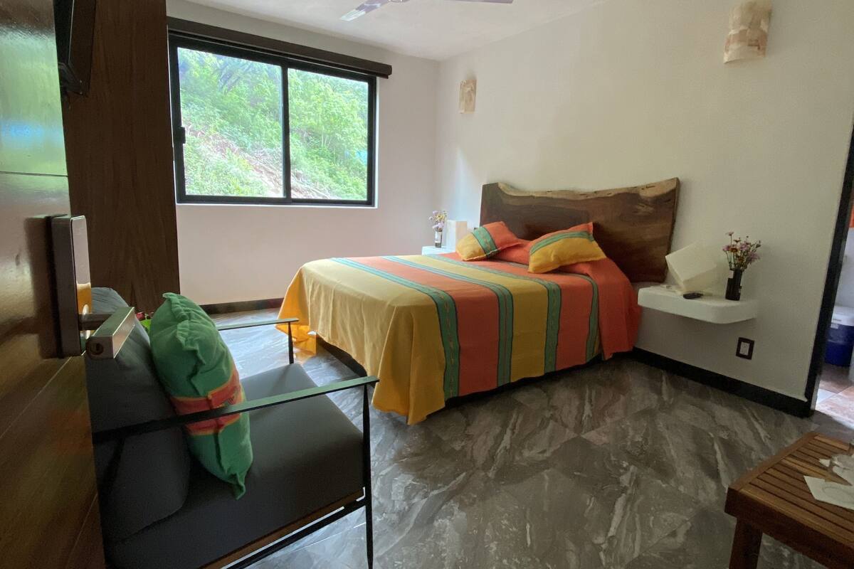 Habitación | Caja fuerte, mobiliario individual, cortinas opacas