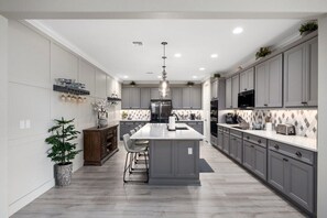 Fridge, microwave, oven, stovetop - 4BR Home Near State Farm Stadium with Pool & Patio (Glendale)