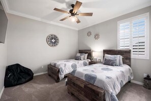 4 bedrooms, iron/ironing board, travel cot, WiFi - 4BR Home Near State Farm Stadium with Pool & Patio (Glendale)