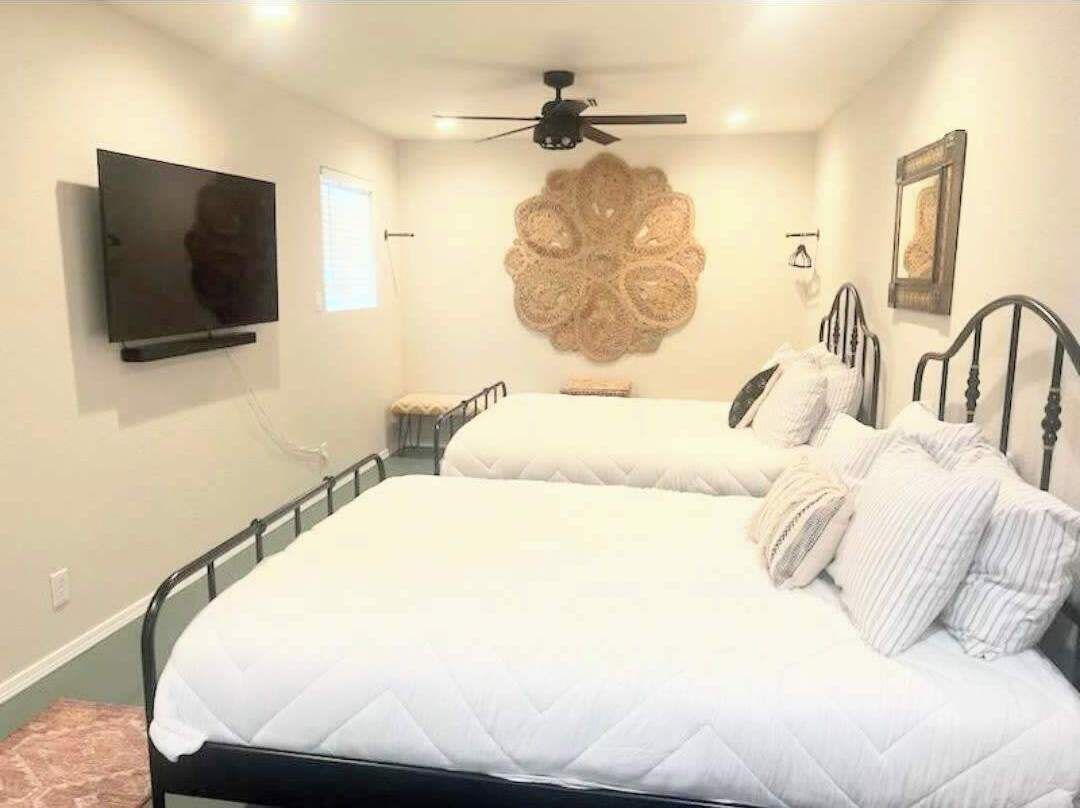 3 bedrooms, desk, iron/ironing board, travel cot