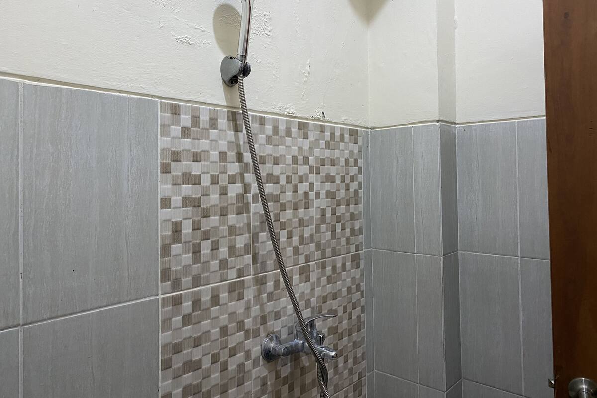 Shower, towels