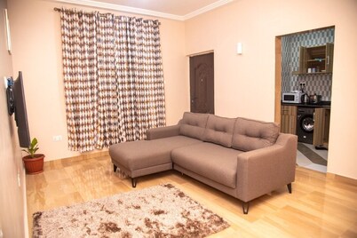 Captivating 1-Bed Apartment in Tema, com 25
