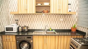 雪櫃、微波爐、焗爐、爐具