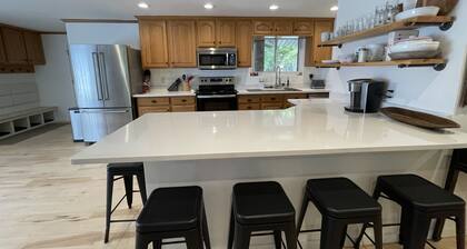 Mid-Century Modern Gem next to Trails, Ski Resorts and Downtown Ogden