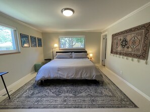 3 bedrooms, desk, iron/ironing board, free WiFi