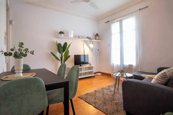 Imagen sin descripción, 1 de 16, botón