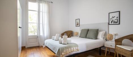 2 bedrooms, iron/ironing board, free WiFi, bed sheets