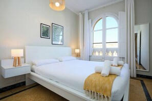 Unclassified image, 4 of 27, button