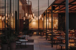 Middelhavsretter, utsikt mot bassenget 