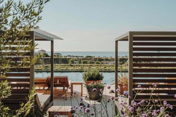 2 outdoor pools, pool umbrellas, pool loungers